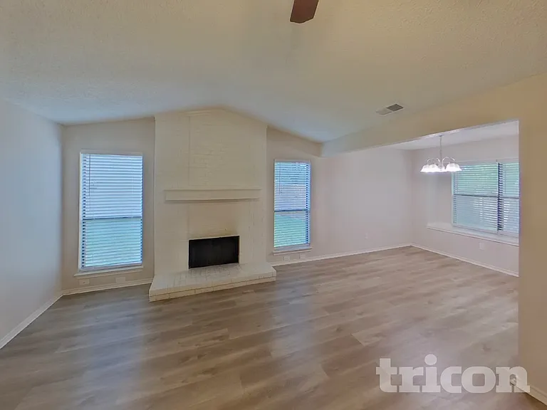 133 Brockway Dr — Photo 2