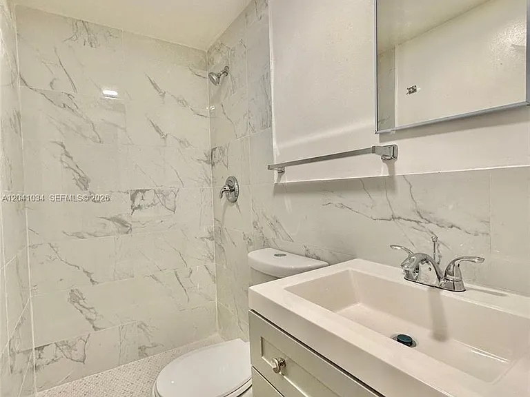 5545 N Miami Ave #8 — Photo 9
