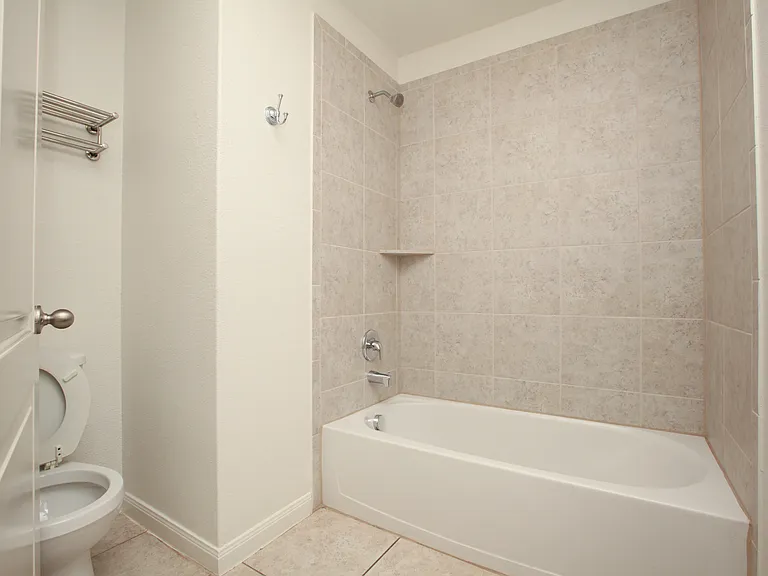 1325 Englemann Dr — Photo 8