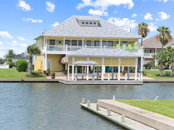 1100 Fountain View Dr, Crystal Beach, TX 77650