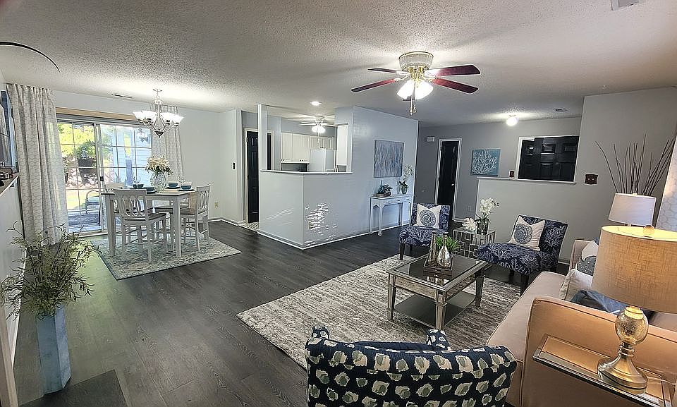 1st image of 695 Emerald Ct