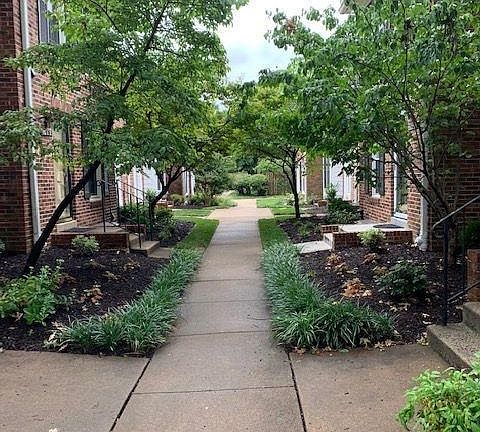 3rd image of 2518 S Arlington Mill Dr #1