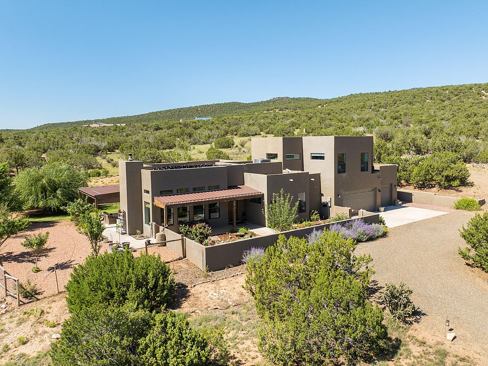 1st image of 9 La Quinta