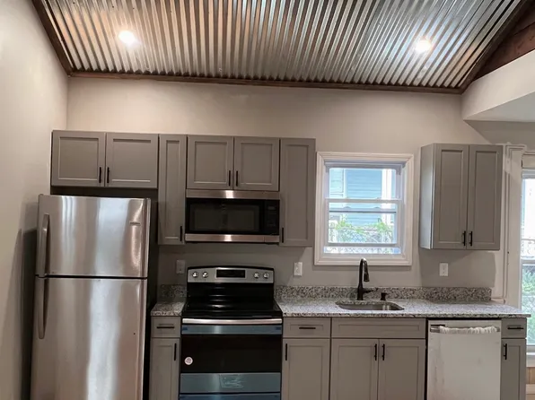32 Glass St #A, Suncook, NH 03275