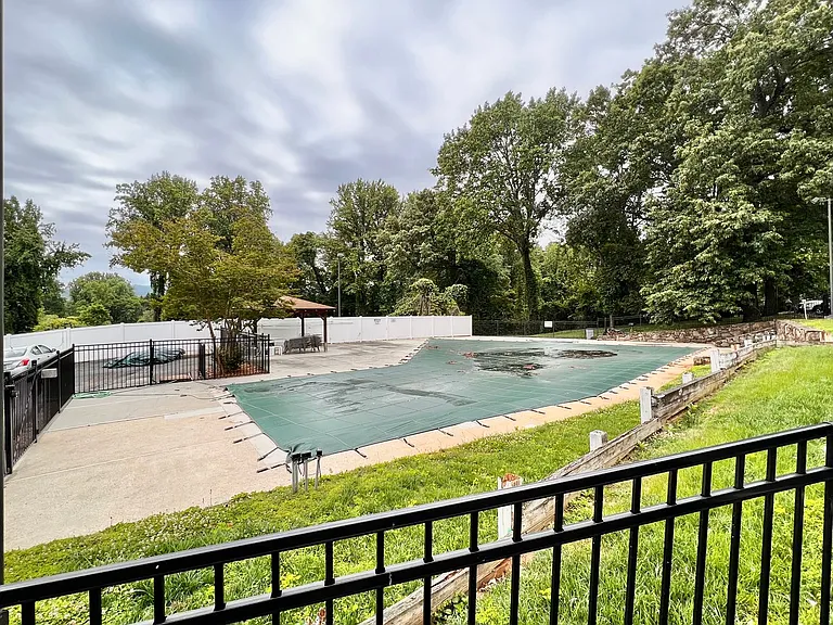 1800 Jefferson Park Ave — Photo 2
