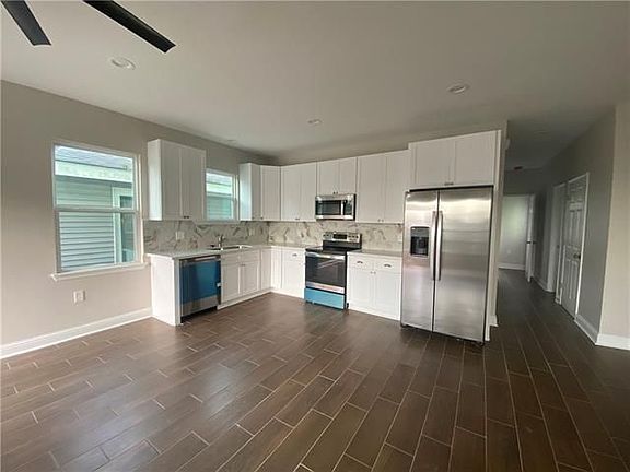 3rd image of 835 Jourdan Ave