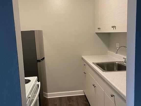 3rd image of 2341 Algonquin Pkwy #12