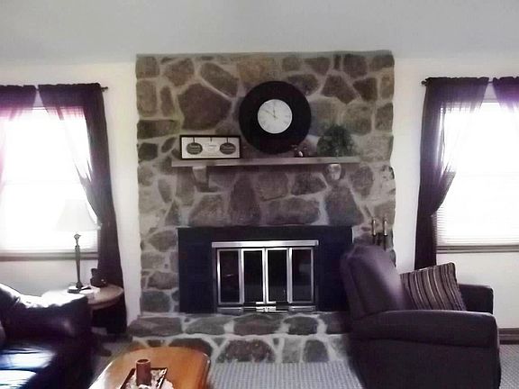 3rd image of 98 Southgate Ct