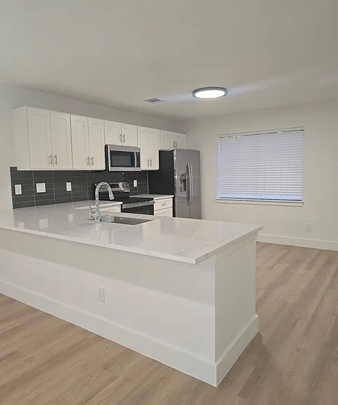 704 W 21st St #308 — Photo 21