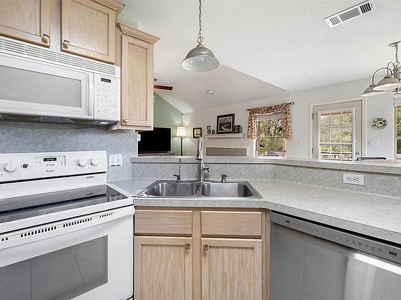 5th image of 135 Barton Rd
