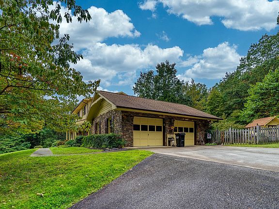 3rd image of 4640 Craighead Ln