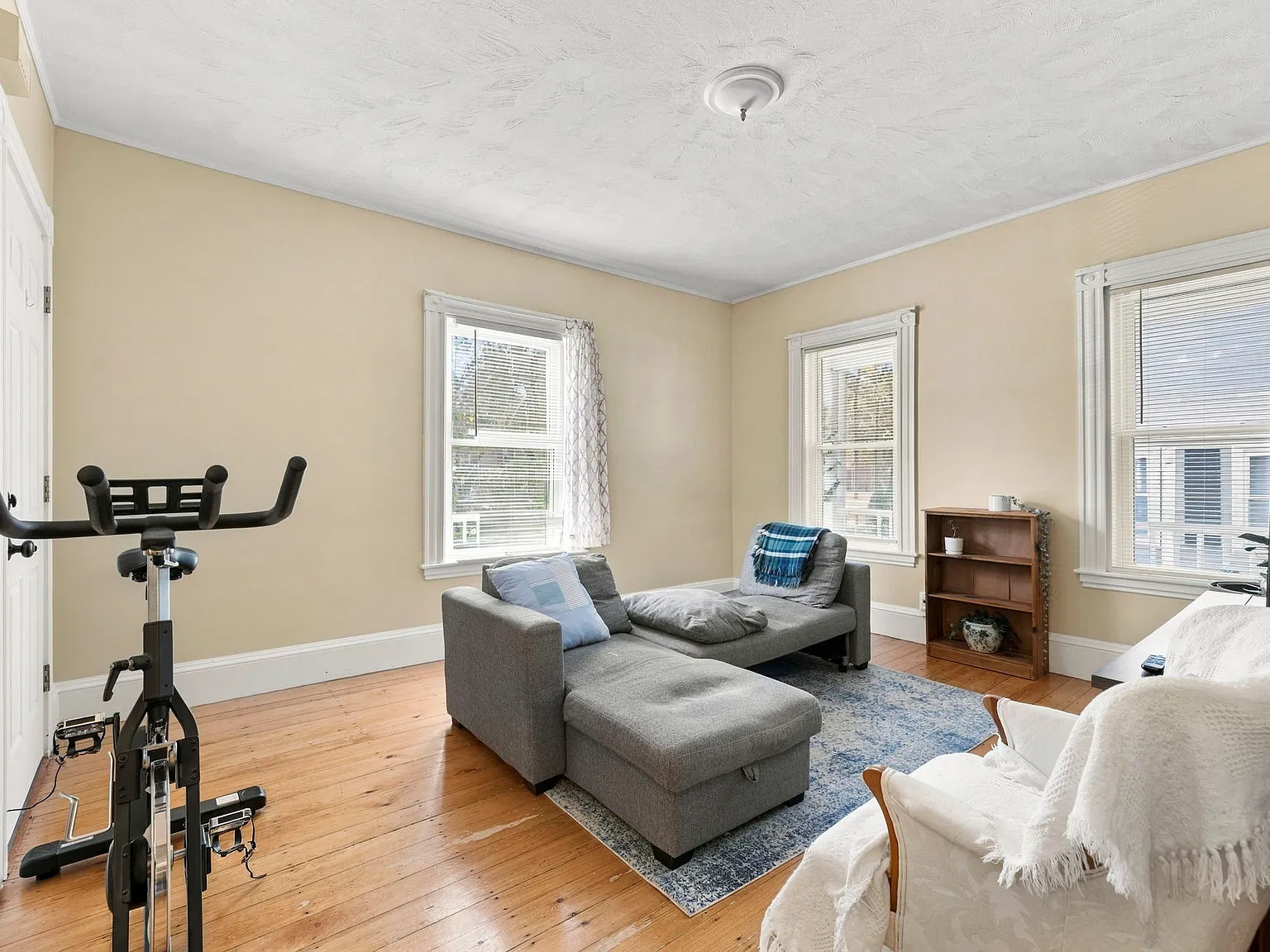 2 bed, 1025 sqft, $2,500 — Photo 4