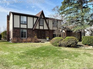6132 Ledgeway Dr, West Bloomfield, MI