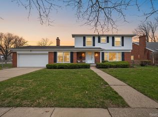21520 Goethe Ave, Grosse Pointe, MI