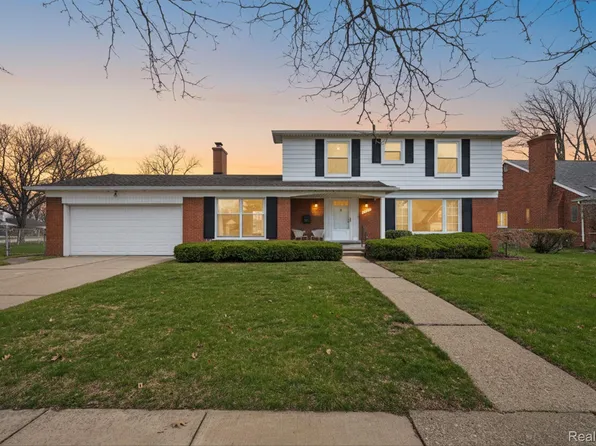 21520 Goethe Ave, Grosse Pointe, MI 48236