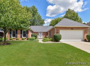 1215 Creekside Dr, Wheaton, IL