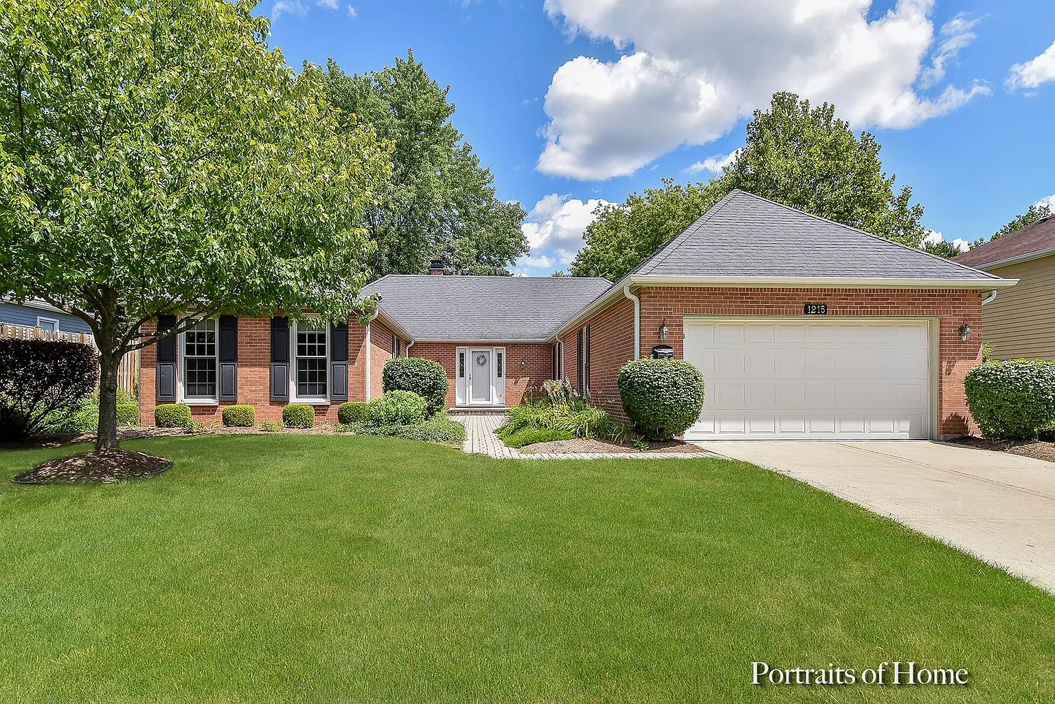 1215 Creekside Dr photo 1