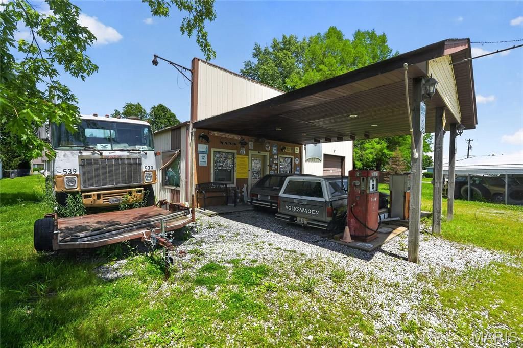 1016 S Madison St, Staunton, IL - View 6