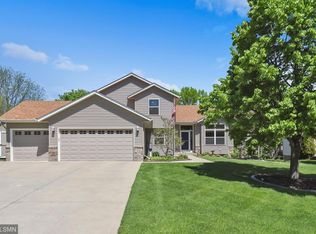 9348 Creek Ridge Ln, Savage, MN 55378