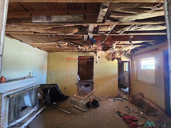 2nd image of 713 W Lea St