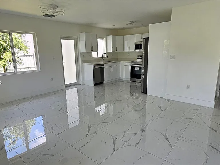 233 NW 3rd Ave #231 — Photo 4