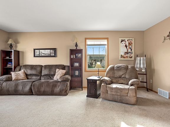 Family Room (or formal din.)