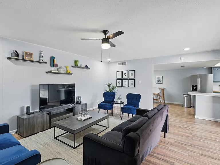 3454 Livingston Ln — Photo 19