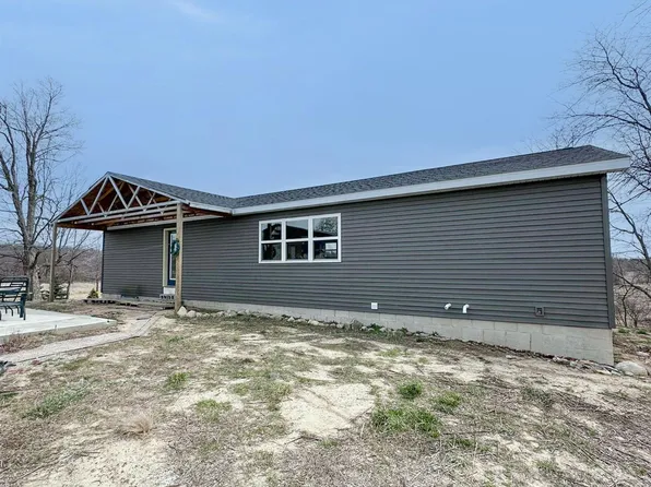 7640 Lake Pleasant Rd S, Osseo, MI 49266