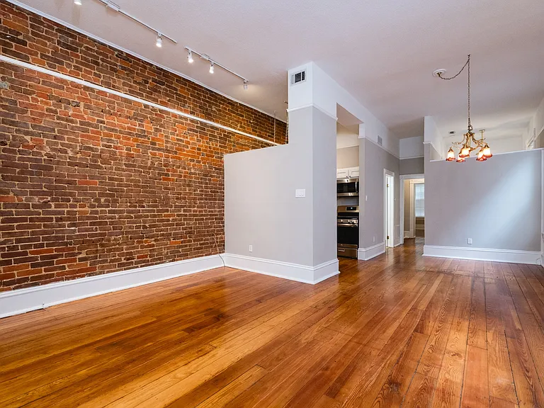 221 E 10th St #1 — Photo 6