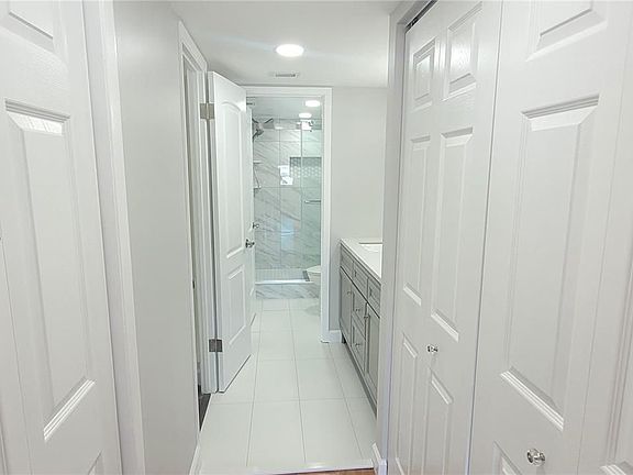 5th image of 18031 Biscayne Blvd APT 403
