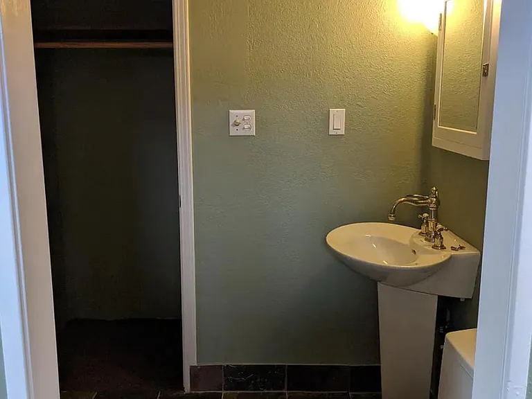 412 Avalon Dr — Photo 11