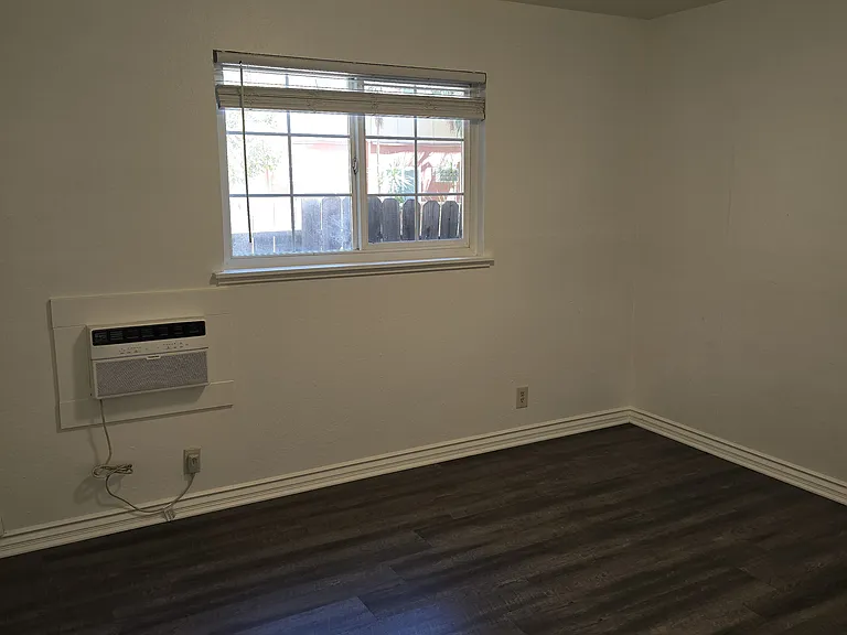 2405 F St #4 — Photo 9
