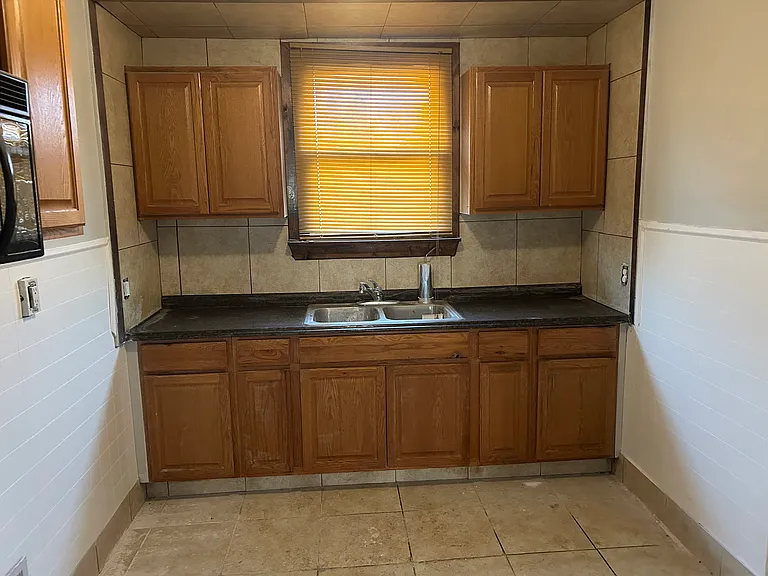 16140 Greenlawn St #1 — Photo 8