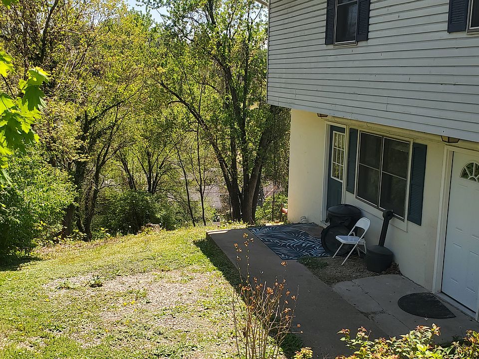 Unit B is the blue front door on the far side.