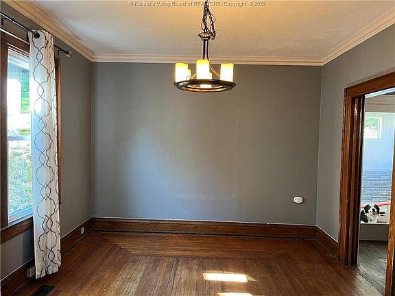 5th image of 308 Forest Cir
