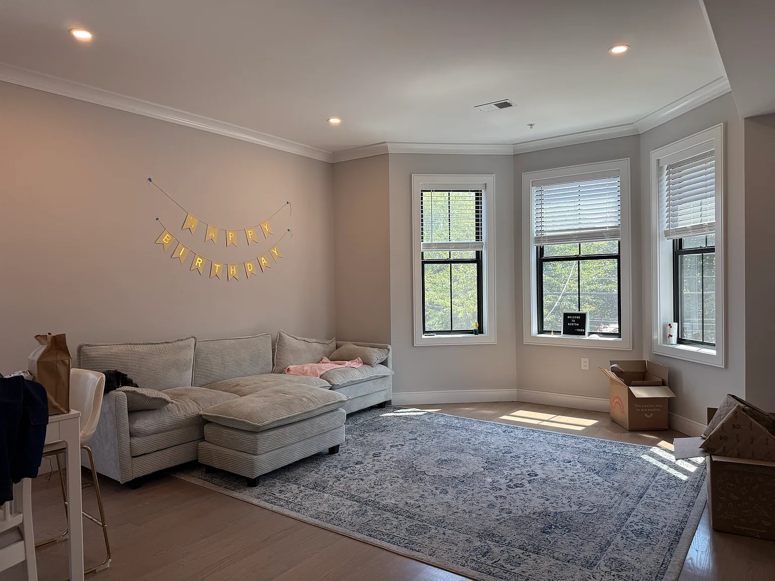 4 bed, 1290 sqft, $4,450 — Photo 2