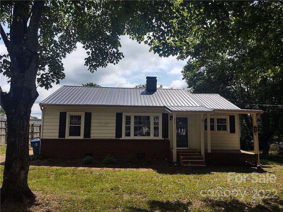 1st image of 211 Willow Run Dr