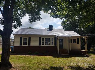 211 Willow Run Dr, Forest City, NC 28043