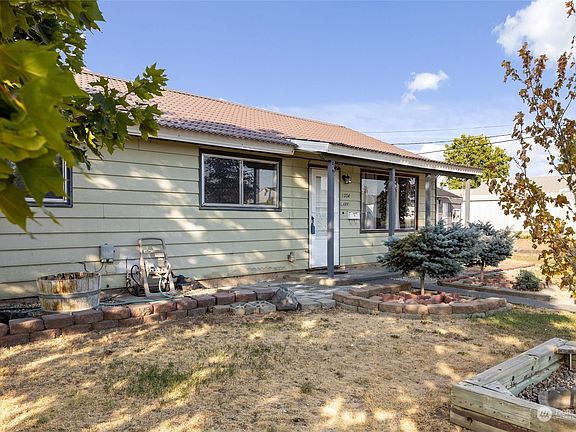 2nd image of 1004 E Lark Avenue