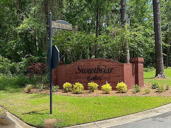 4th image of 104 Sweetwater Dr