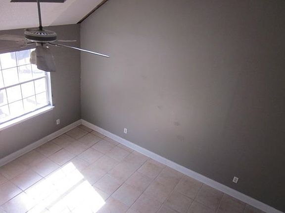 5th image of 2233 Parrot Ln