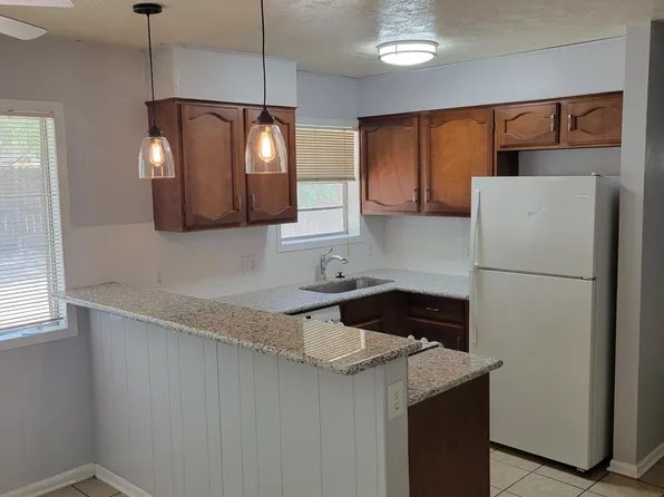 1907 Pine Tree Dr #B, Bryan, TX 77802