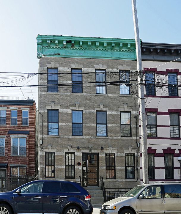 1st image of 2076 Dean St APT 3R