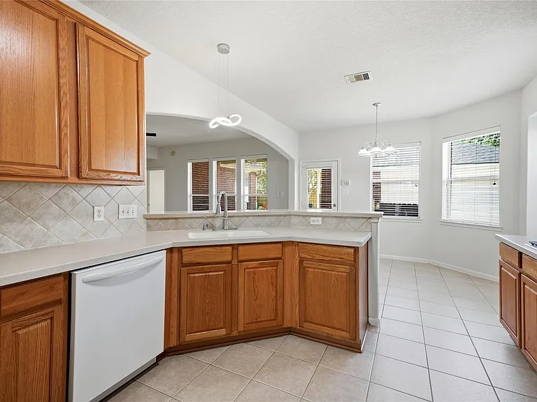 6165 Darlington Ct — Photo 14