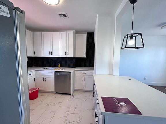 5th image of 3905 Hylan Blvd #W