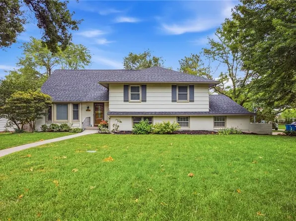 7419 Booth St, Prairie Village, KS 66208