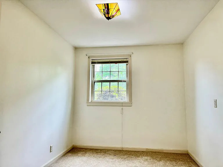 214 London Ln — Photo 30
