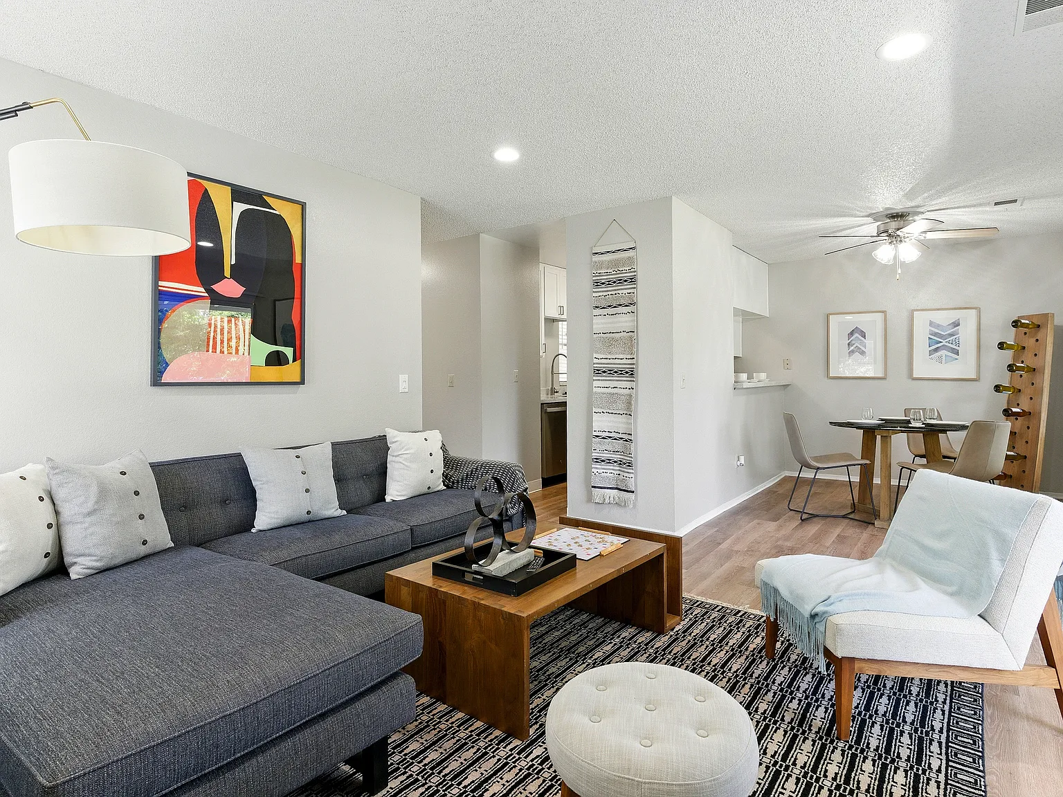 The Grove Luxury Apartments — Photo 3