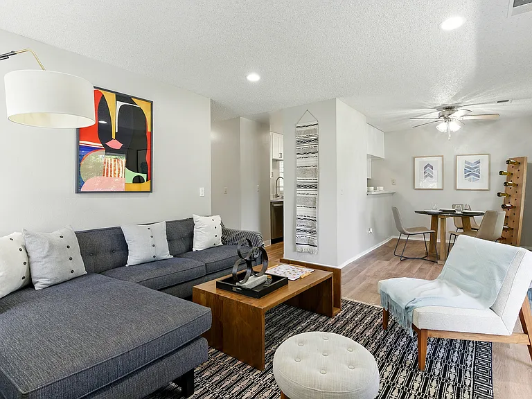 The Grove Luxury Apartments — Photo 3