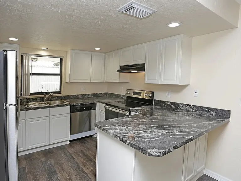 Marcell Garden Apartments — Photo 7